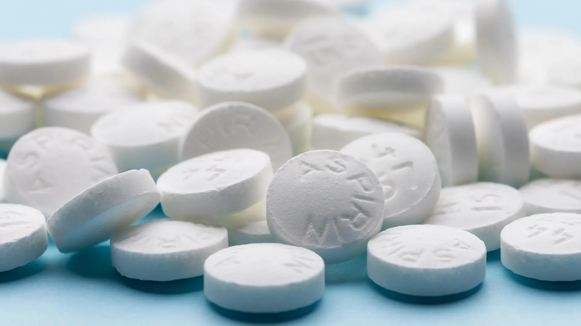Low-dose Aspirin Cuts Dementia Risk By 70% For Certain Older Adults