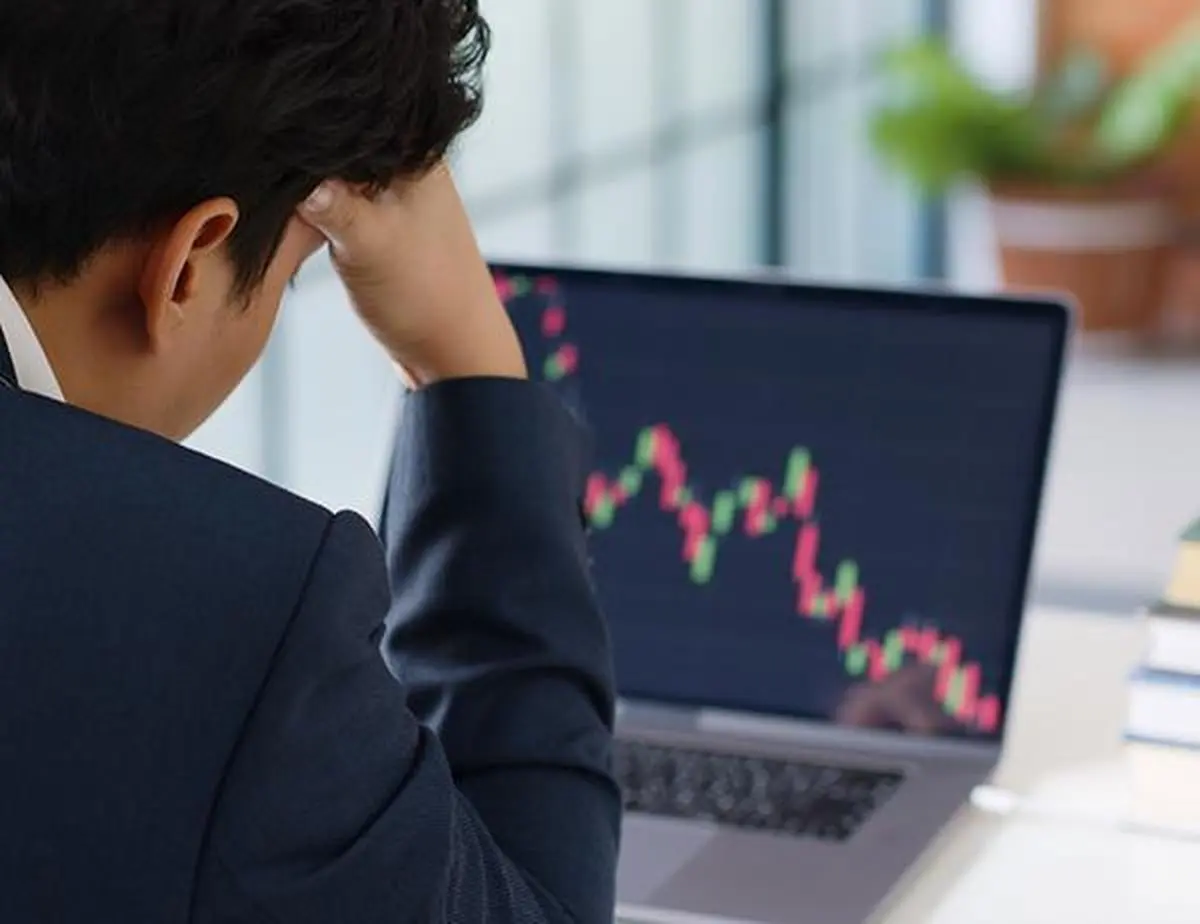 Asian Technology Stocks Slide, SoftBank Drops 7% as AI Plays Take A Hit