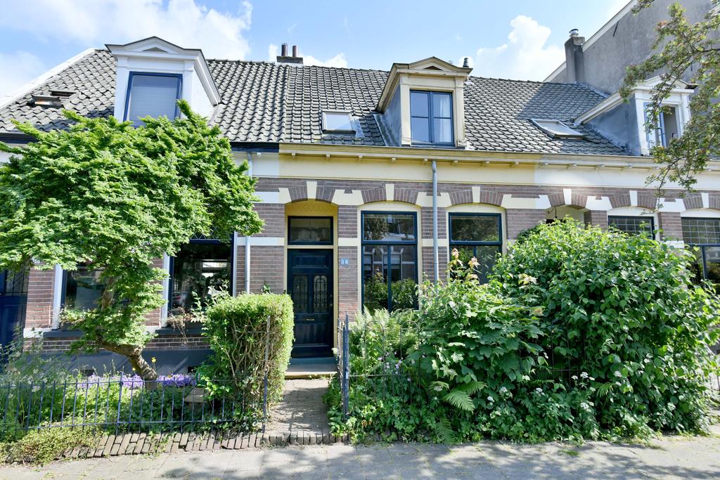 144788719.jpg