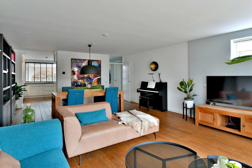 160737033.jpg