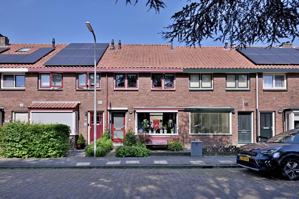 181608987.jpg