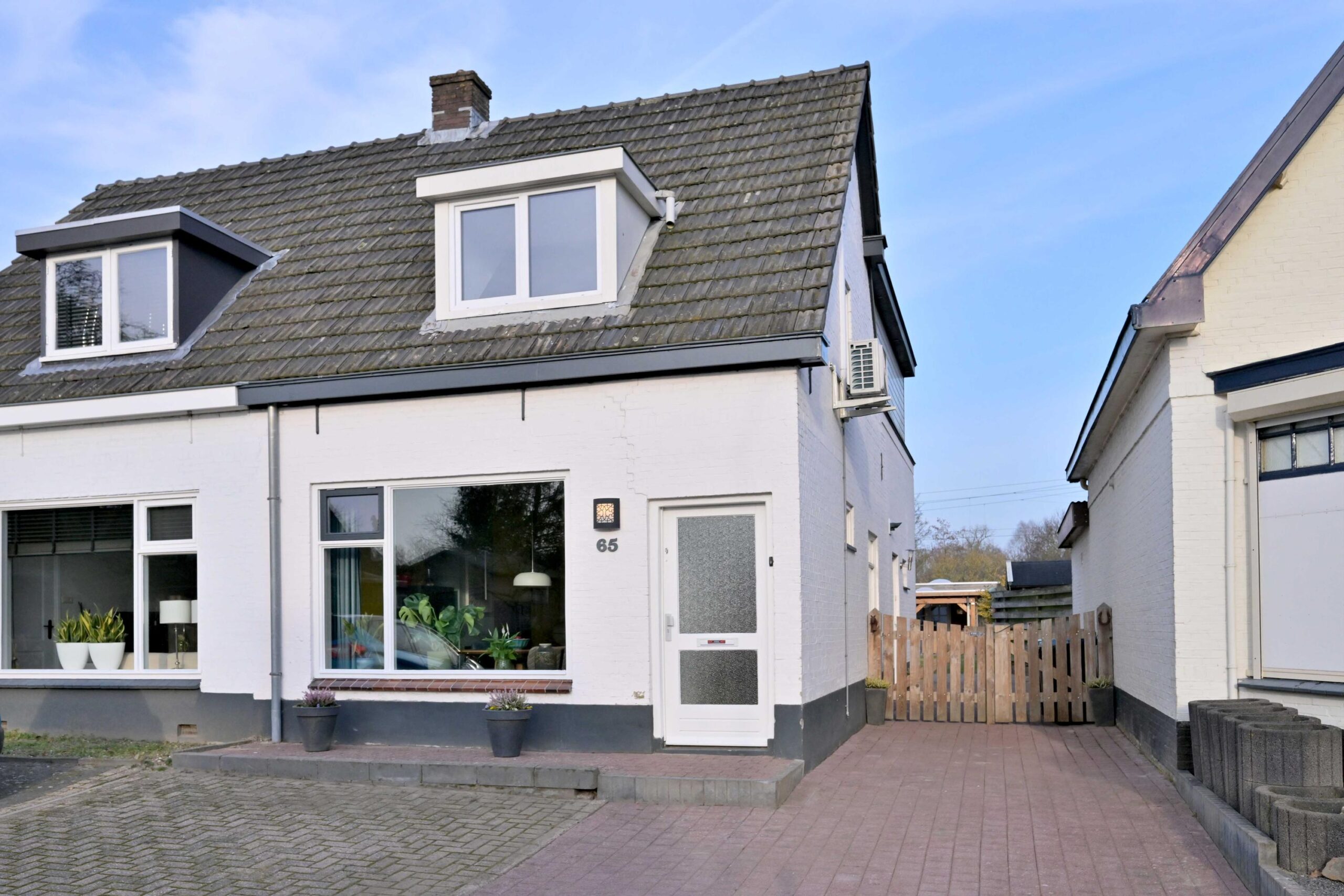 263079948.jpg