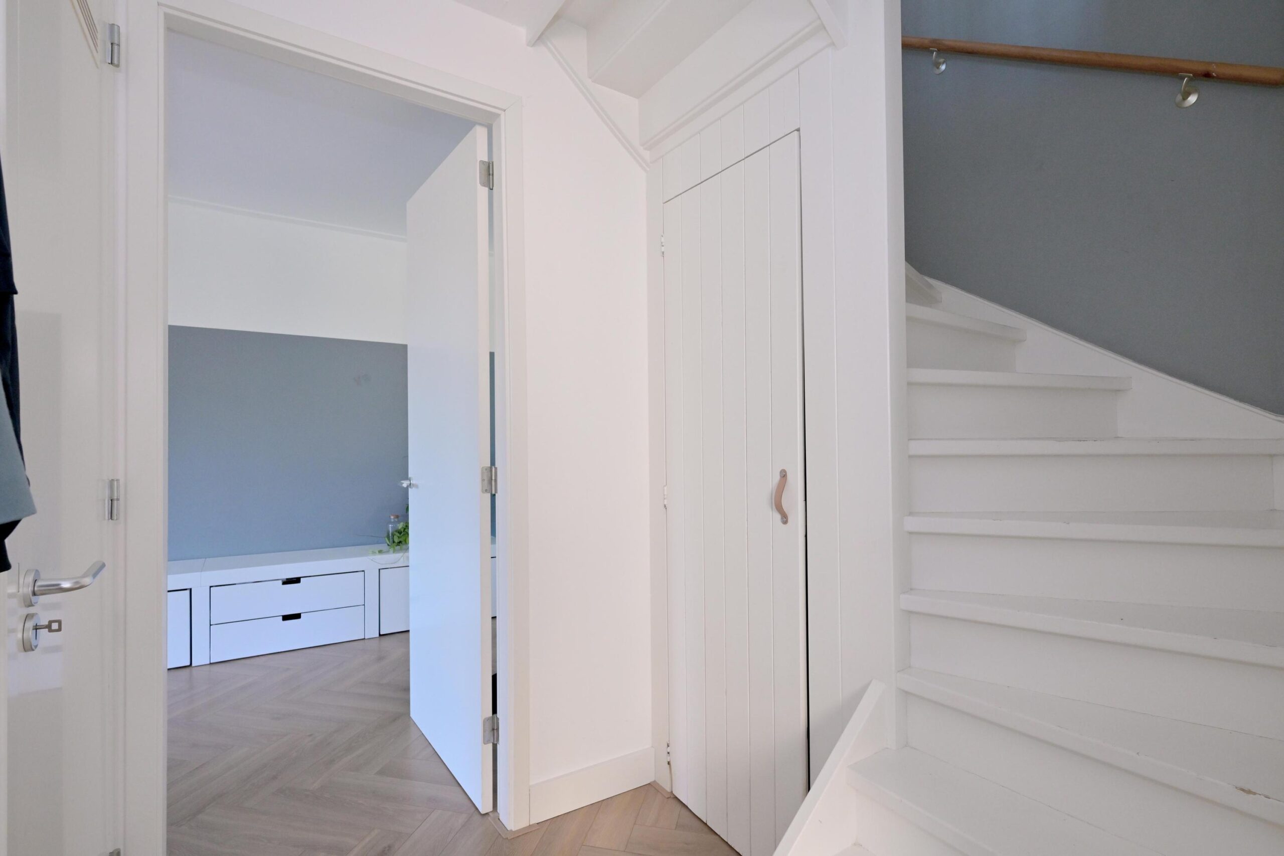 273933844.jpg