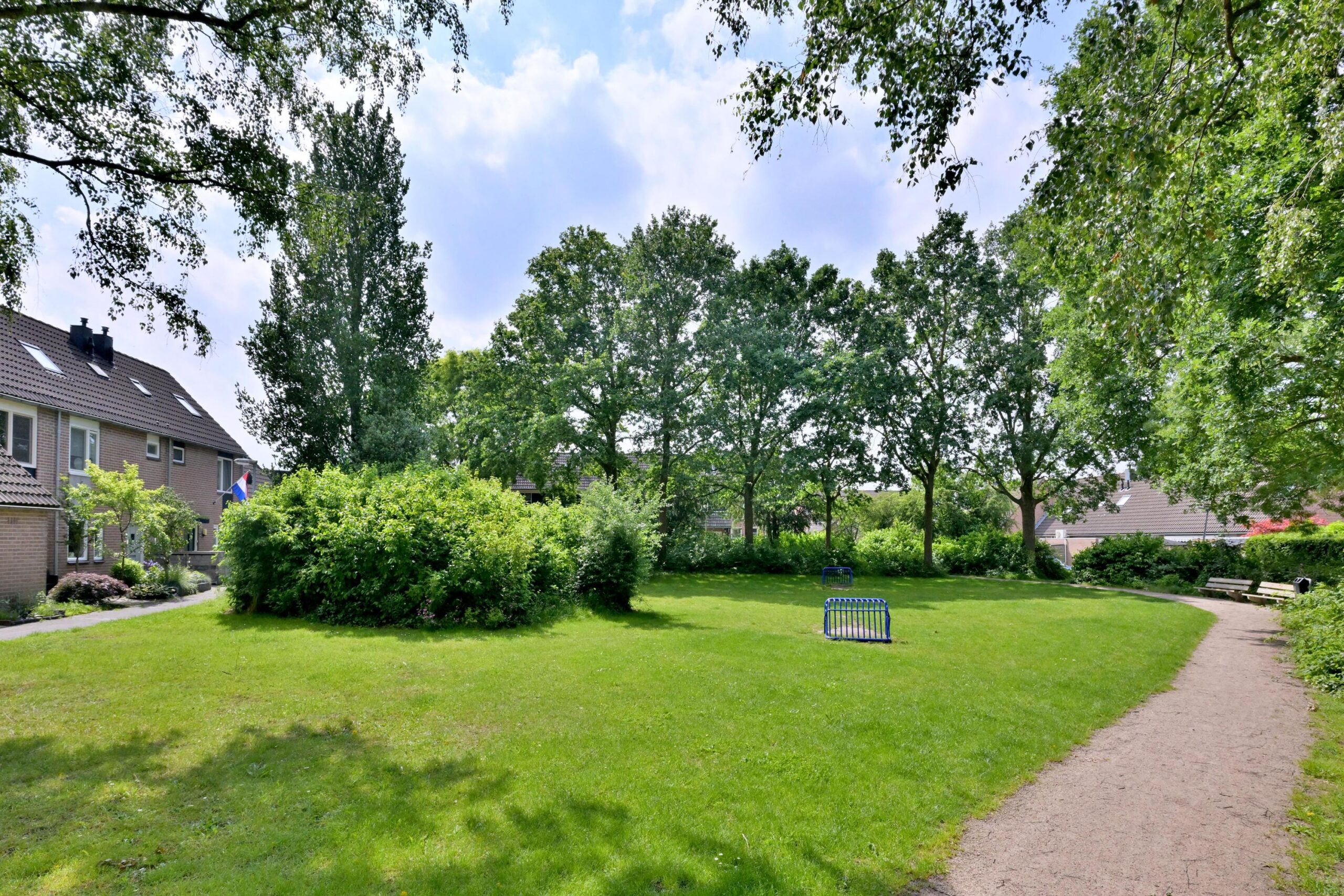 282607145.jpg