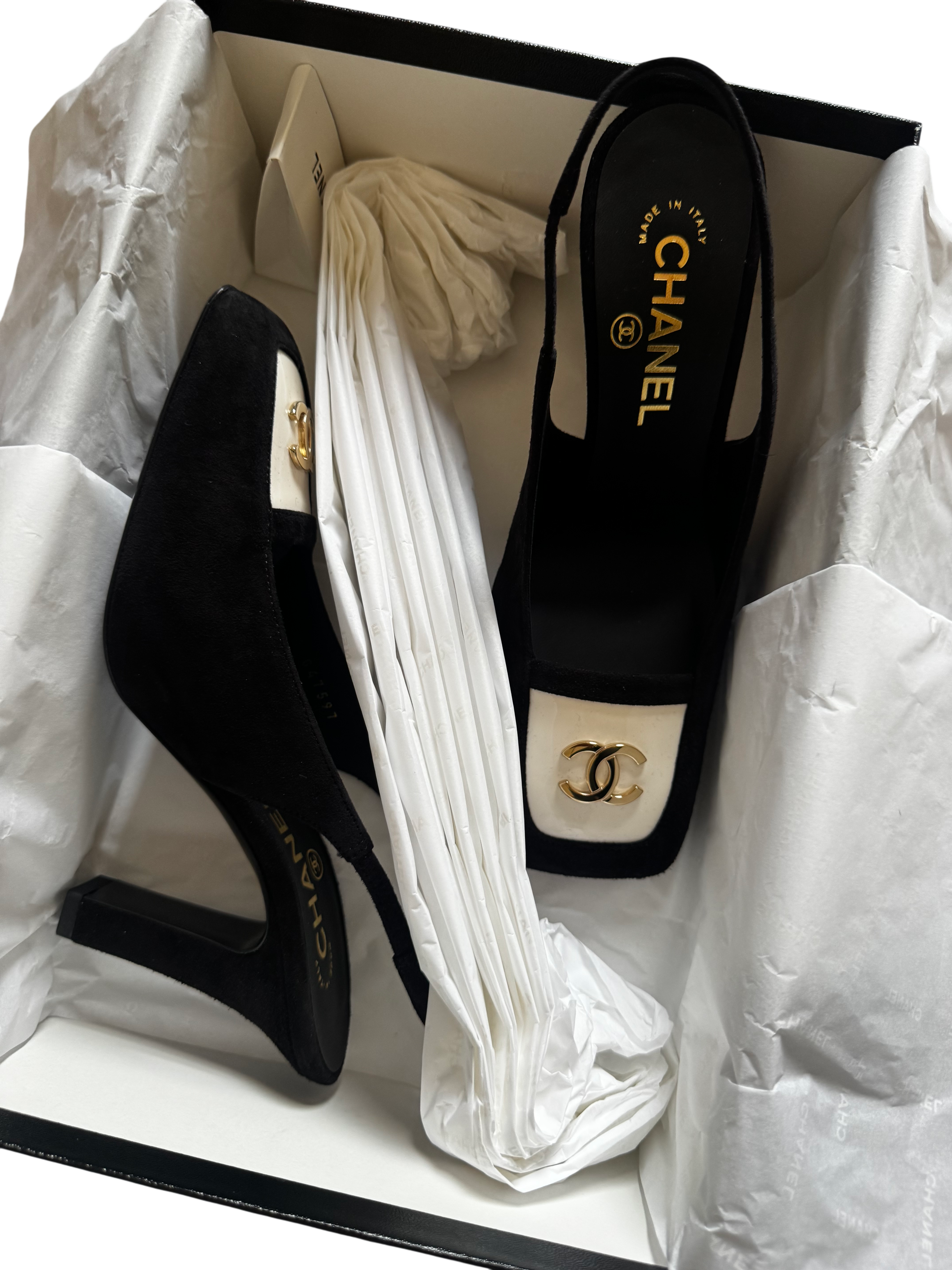 Chanel Chanel aw26 black suede logo heels