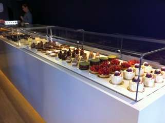 Cake display2