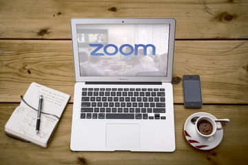 Use zoom featured image 862x574