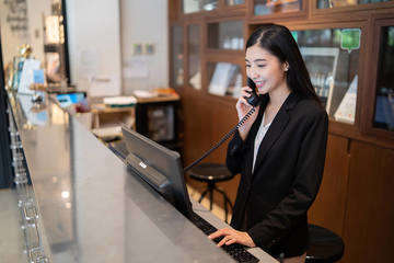 Hotel receptionist1