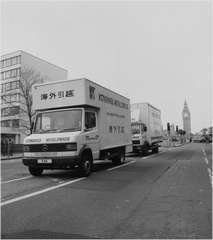 Van and towerbridge2bw