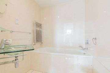 Ensuite bath