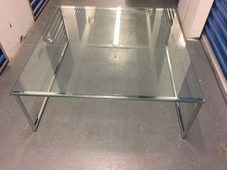 Boconcept glasstop coffee table2