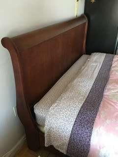 Queen size sleigh bed
