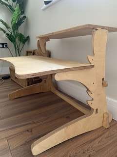 Desk 4