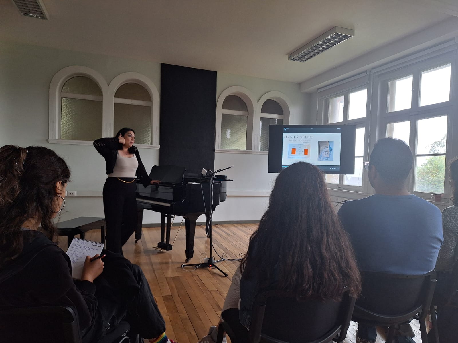 <span>Cursos y masterclasses</span>