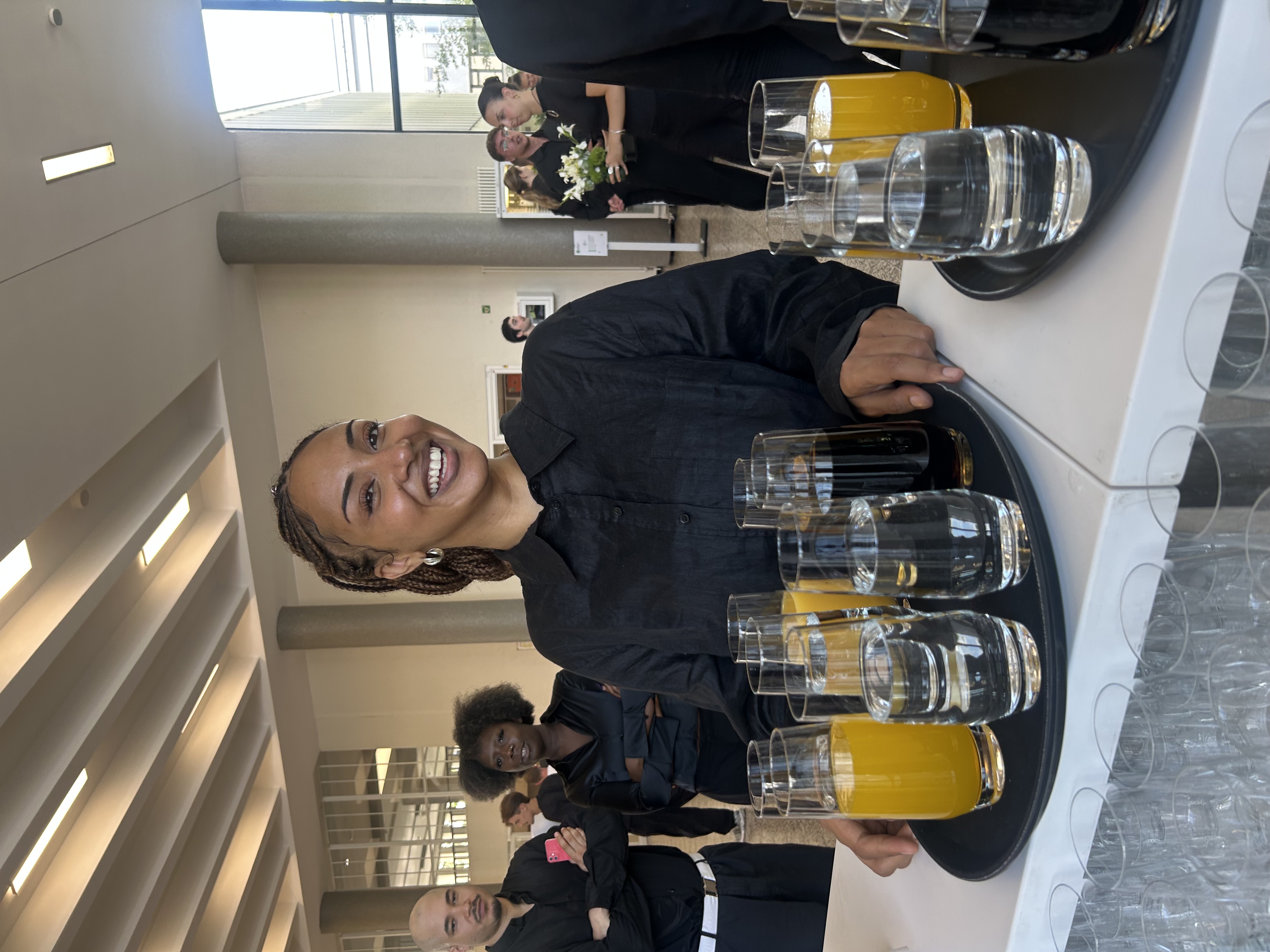 Unser Personal ist flexibel einsetzbar und passt sich Ihren individuellen Anforderungen an. Wir bieten Ihnen maßgeschneiderte Lösungen, um Ihr Event unvergesslich zu machen.