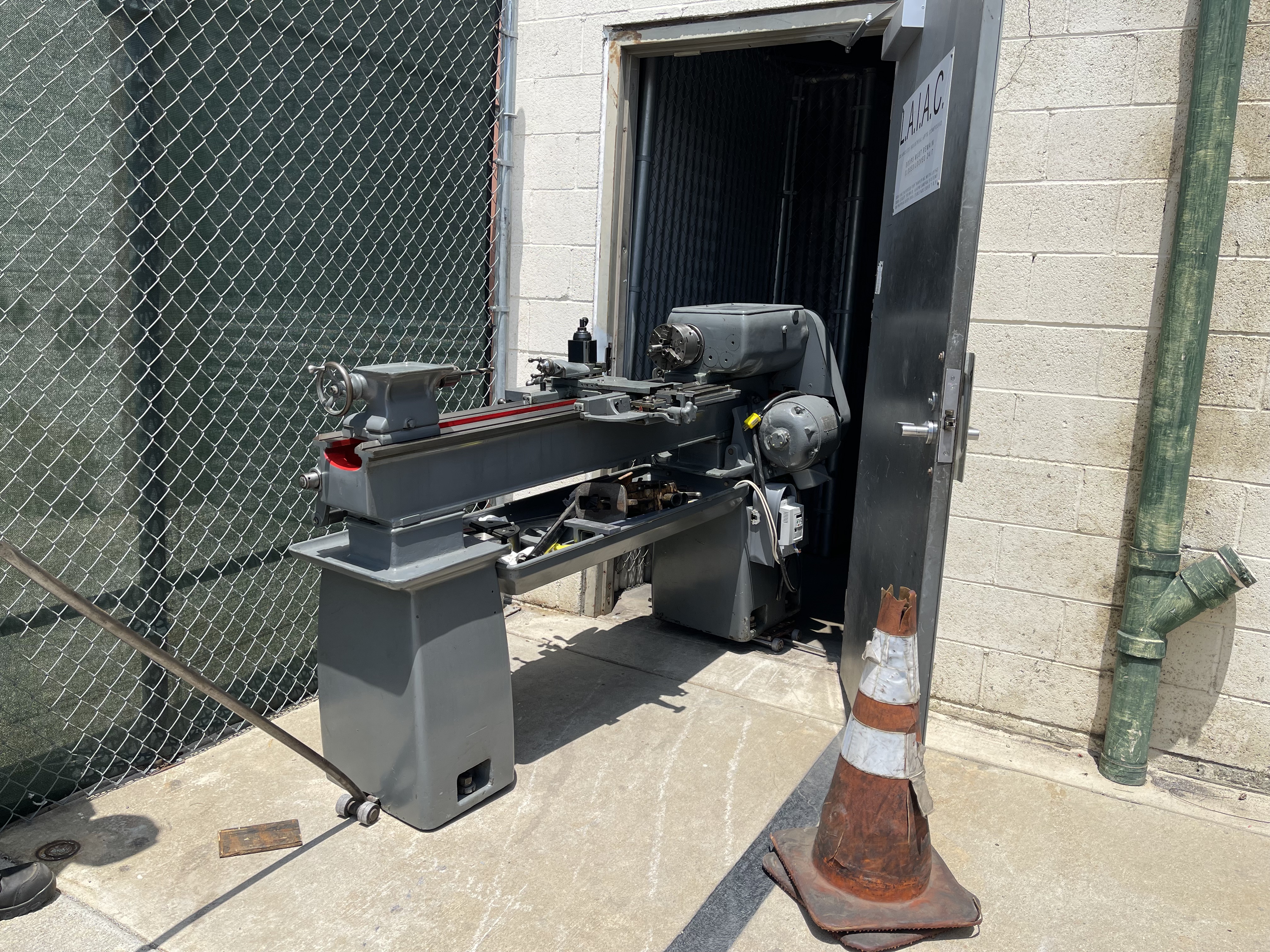 <span><span style="color:rgb(var(--color-secondary))">Innovative Machine Placement without Forklifts</span></span>