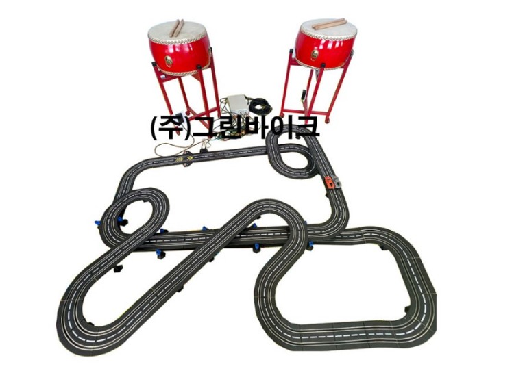 <span><span style="color:#ea1f8b">북을 두르리면</span> 자동차가 움직인다!</span>