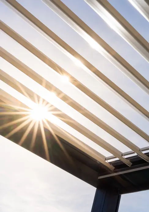 Motorized Pergola with Adjustable Louvers – Modern Shade Alternative for Toronto Patios