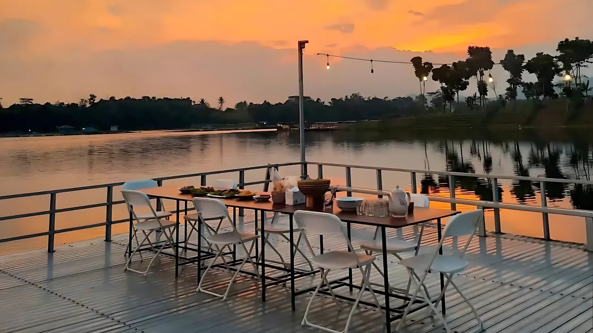 <span>Saung Sunset Cikondang</span>