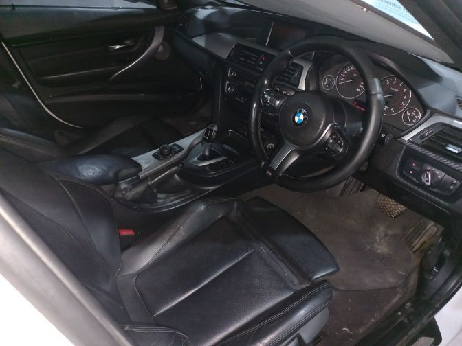 2012 BMW 320i M Sport A/T (F30) thumbnail 6