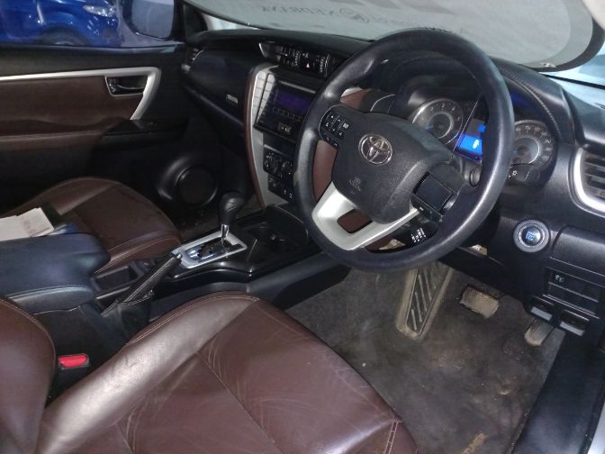 2017 Toyota Fortuner 2.4 GD-6 R/B A/T thumbnail 6
