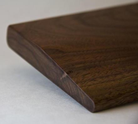 Wrist rest by USA-based artisan /u/MDDDIY (Walnut)