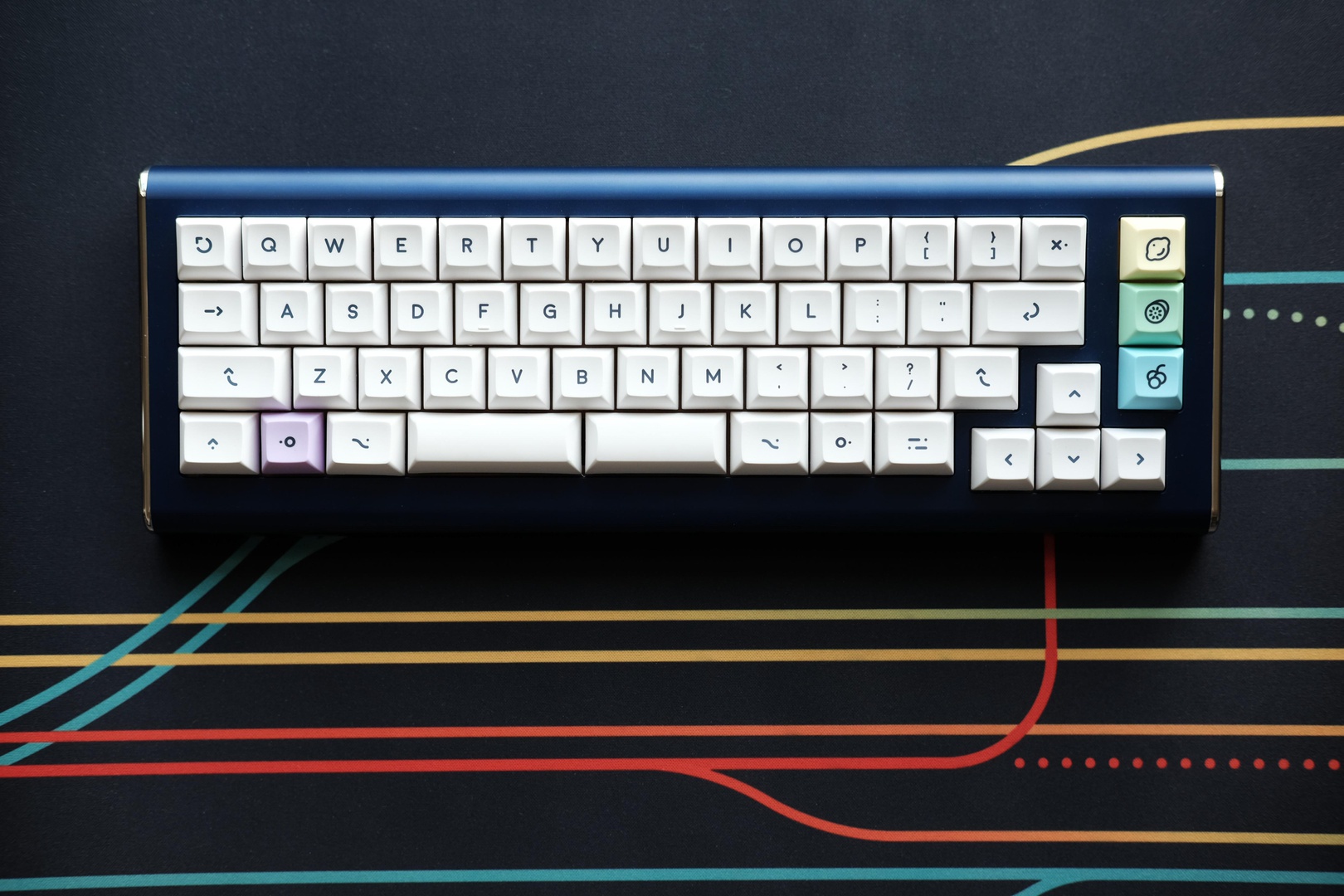 Adélie Keyboard Blue - Silver PVD Brass | mykeyboard.eu