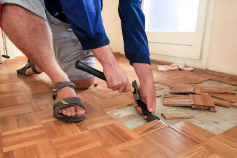 Demontage alter Parkettböden – schonend nach dem Verlegungsplan