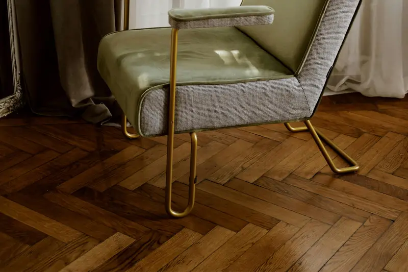 Aufreißen alter schwimmender Bodenbeläge (Parkett, Linoleum)