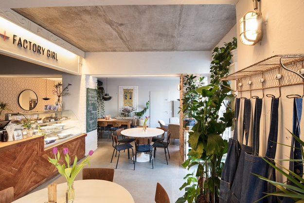 +Factory Girl: Café mit Fingerspitzengefühl in Berlin und Amsterdam