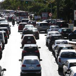 © Antonio Cruz/Agência Brasil carros transito rua avenida