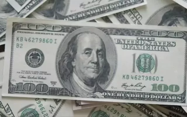 Dólar fecha em alta puxado por exterior