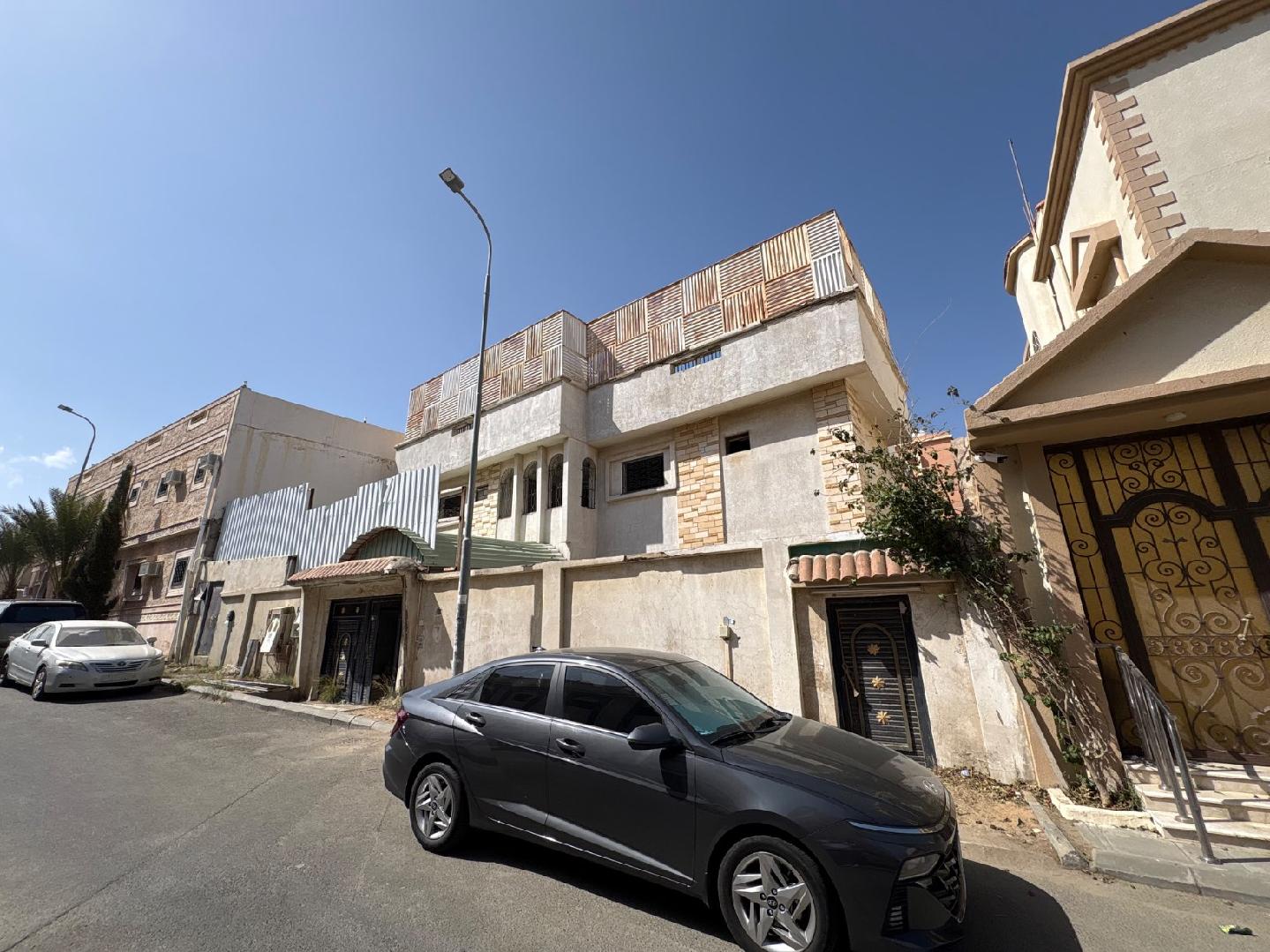فيلا سكنية بمساحة 417.17 م ( الطائف - أم العراد ) بصك رقم 362040000324