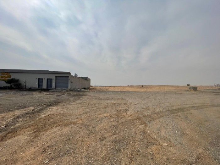 أرض سكنية بواجهة شرقية بحي ظهرة لبن بمدينة الرياض رقم الصك /610125030961