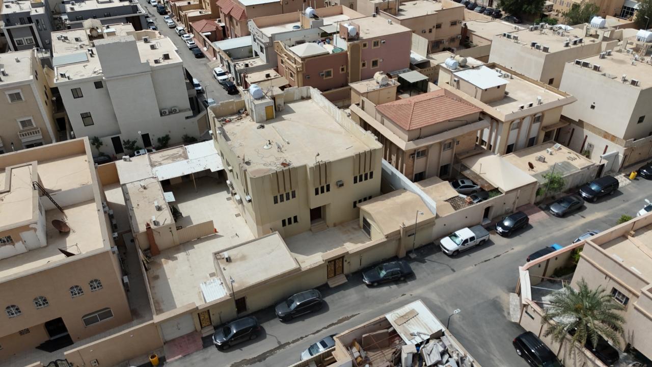 فيلا سكنية بحي النهضة على واجهتين متظاهرات بمدينة الرياض صك رقم / 1180700514400000