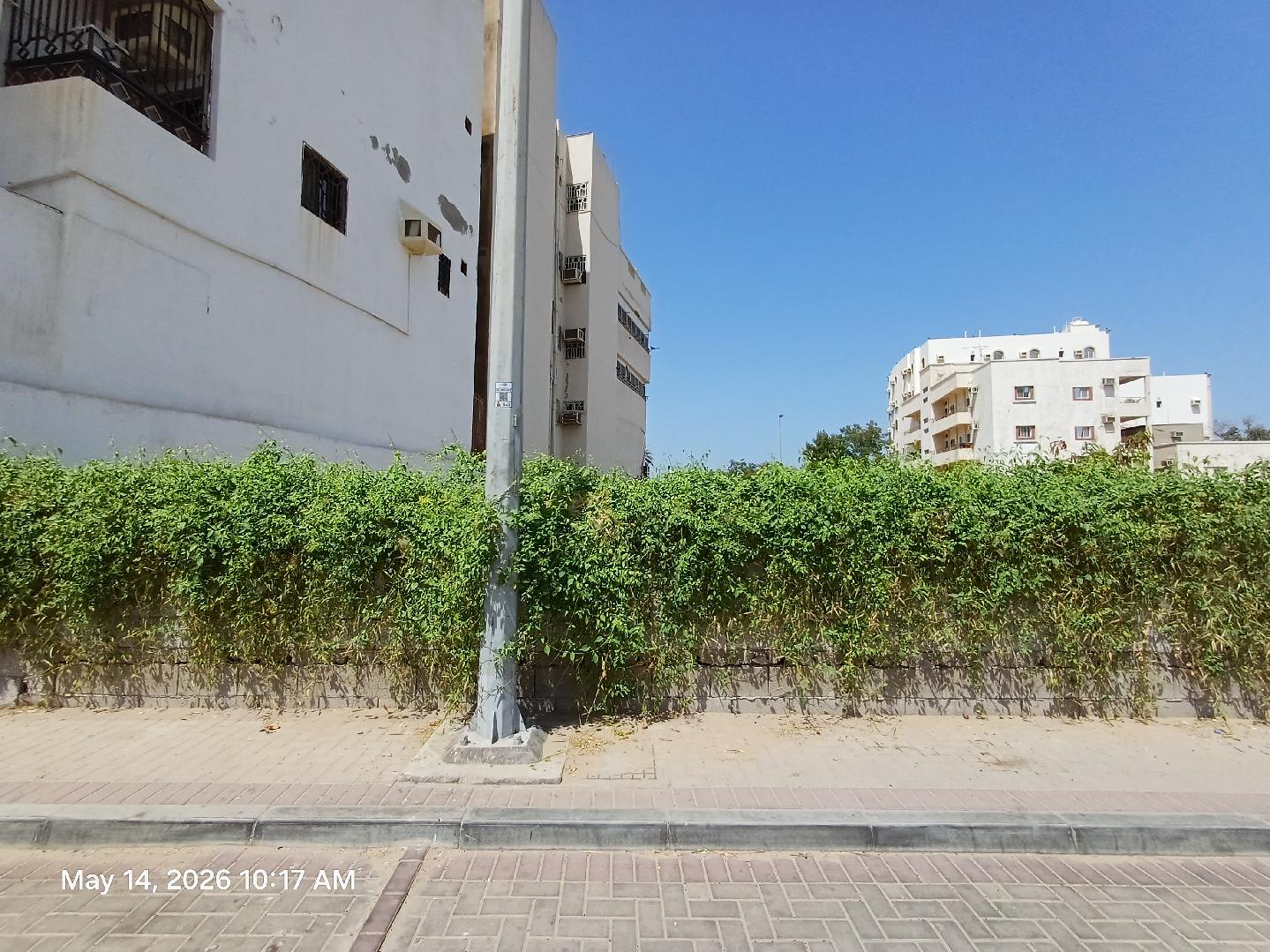 أرض سكنية تجارية بمساحة 331م صك رقم 260685005943