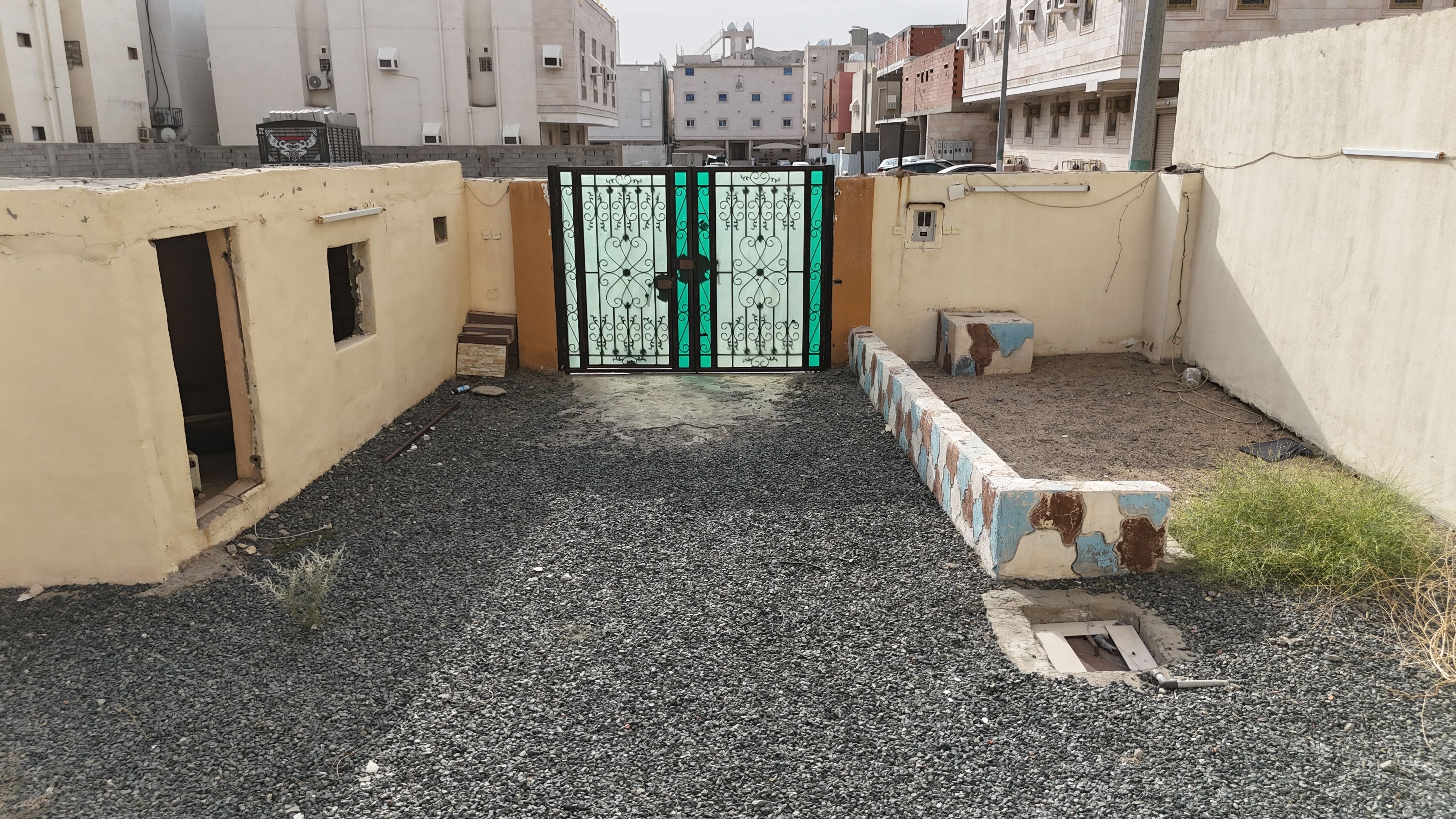 ارض مقام عليها مبنى 7321726107900000