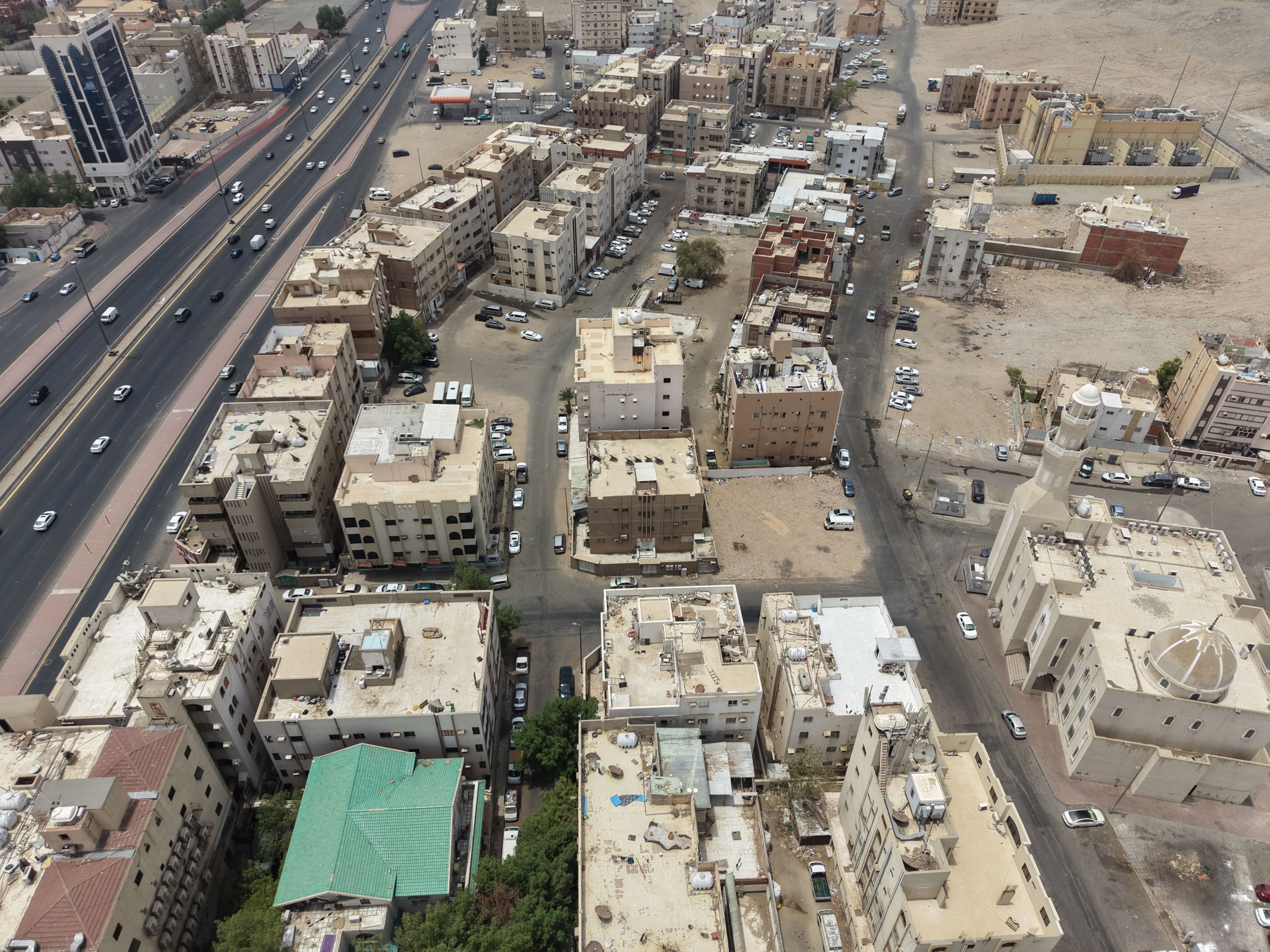 عمارة سكنية بحي الشوقية بمدينة مكة المكرمة صك رقم / 460668010428