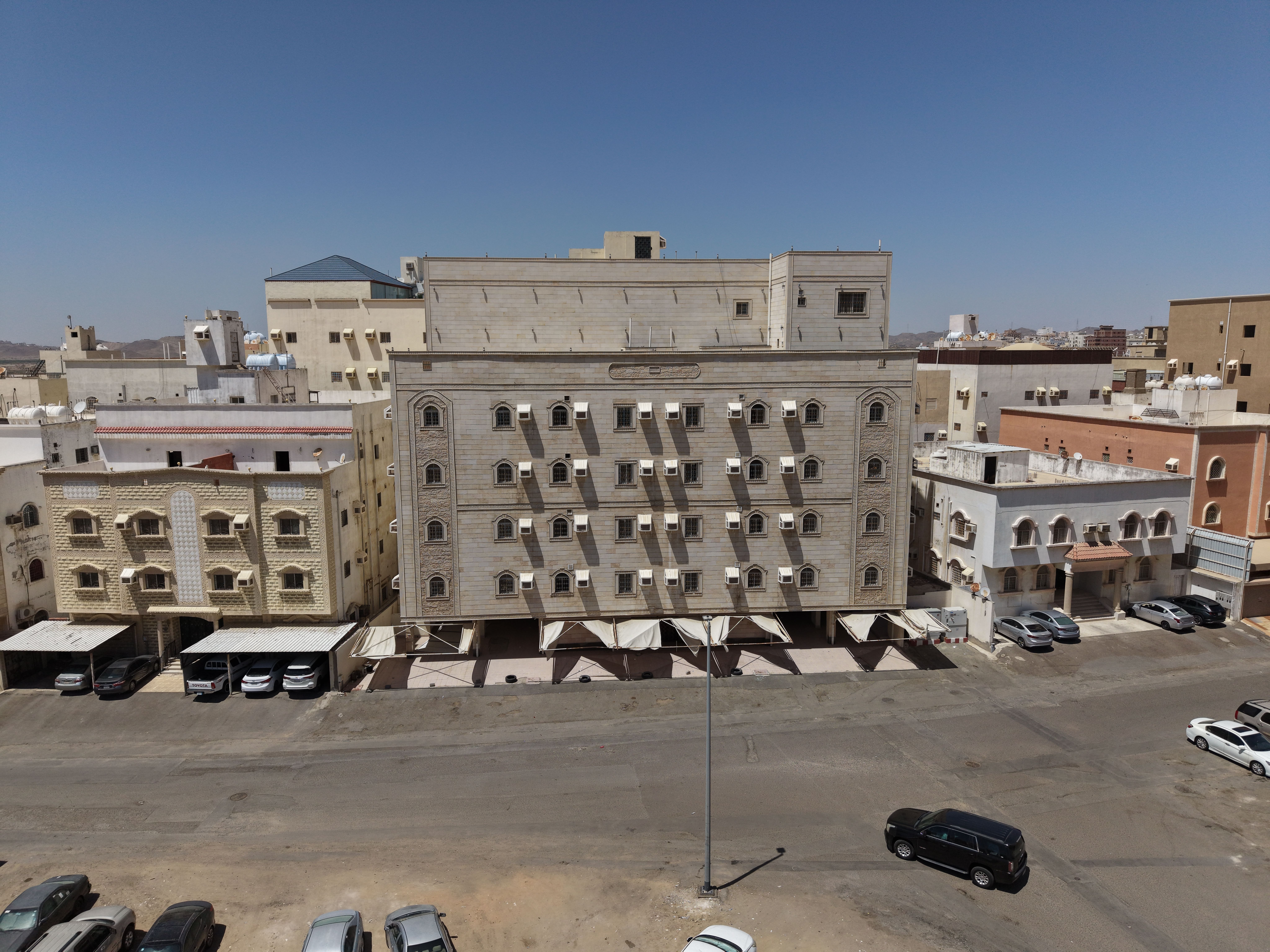 عمارة سكنية -بمساحة 1,057.5 متر مربع - بحي الرغامة - صك رقم 560001584582