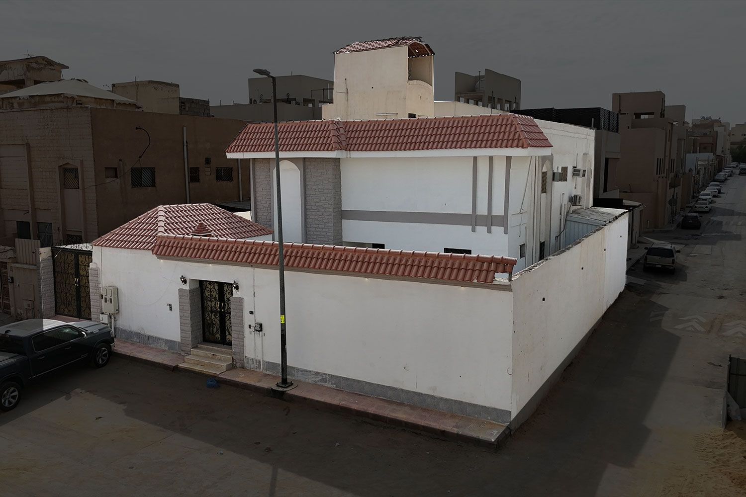 فيلا سكنية بحي السويدي/ صك رقم 360656000195