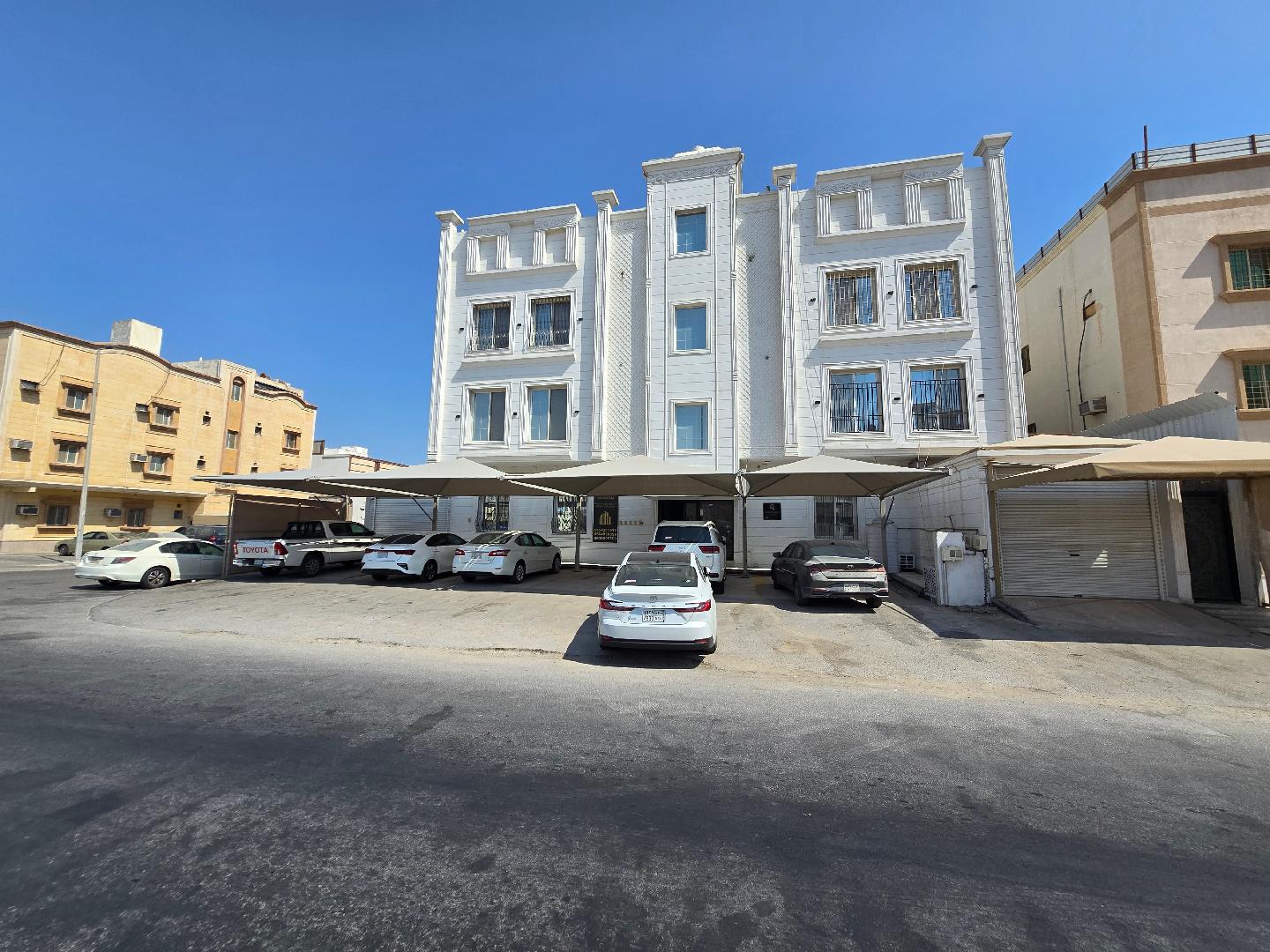 شقة سكنية في الدور الارضي بمساحة 204.12م صك رقم (382122000986)