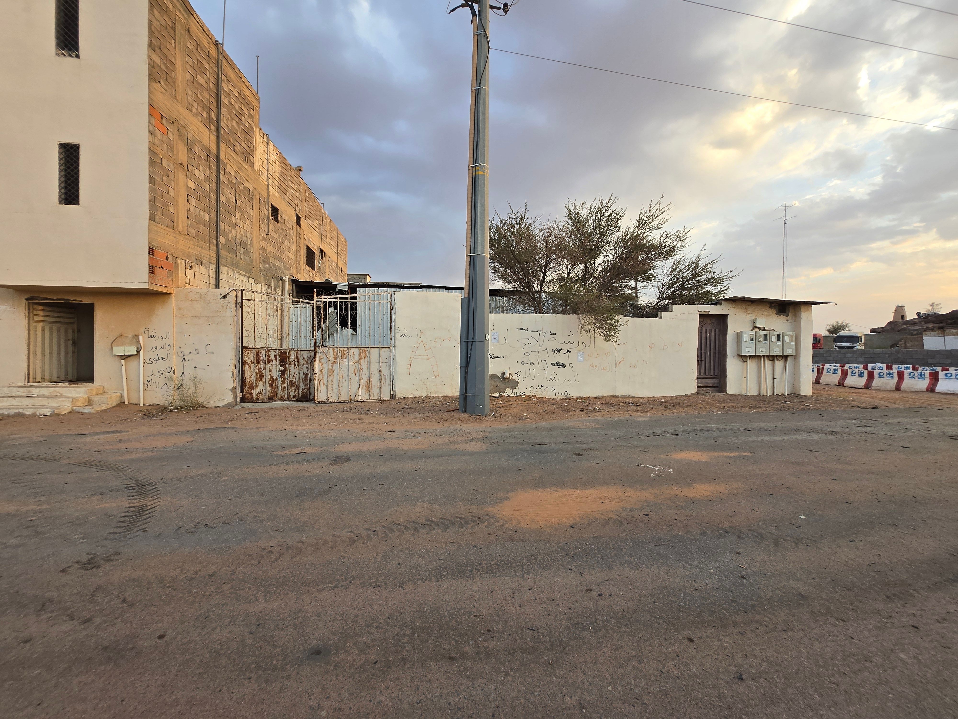 عمارة سكنية تجارية بحي الجثامية صك رقم 360678002756