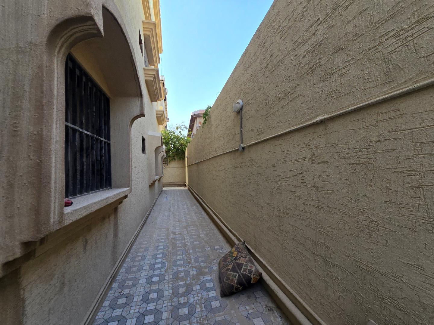 فيلا سكنية بمساحة 522.78م صك رقم (330605004243)