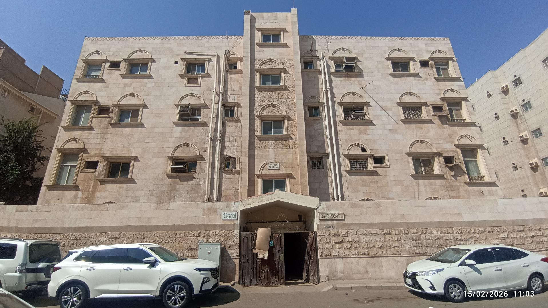عمارة بمساحة 689م صك رقم 920226001478