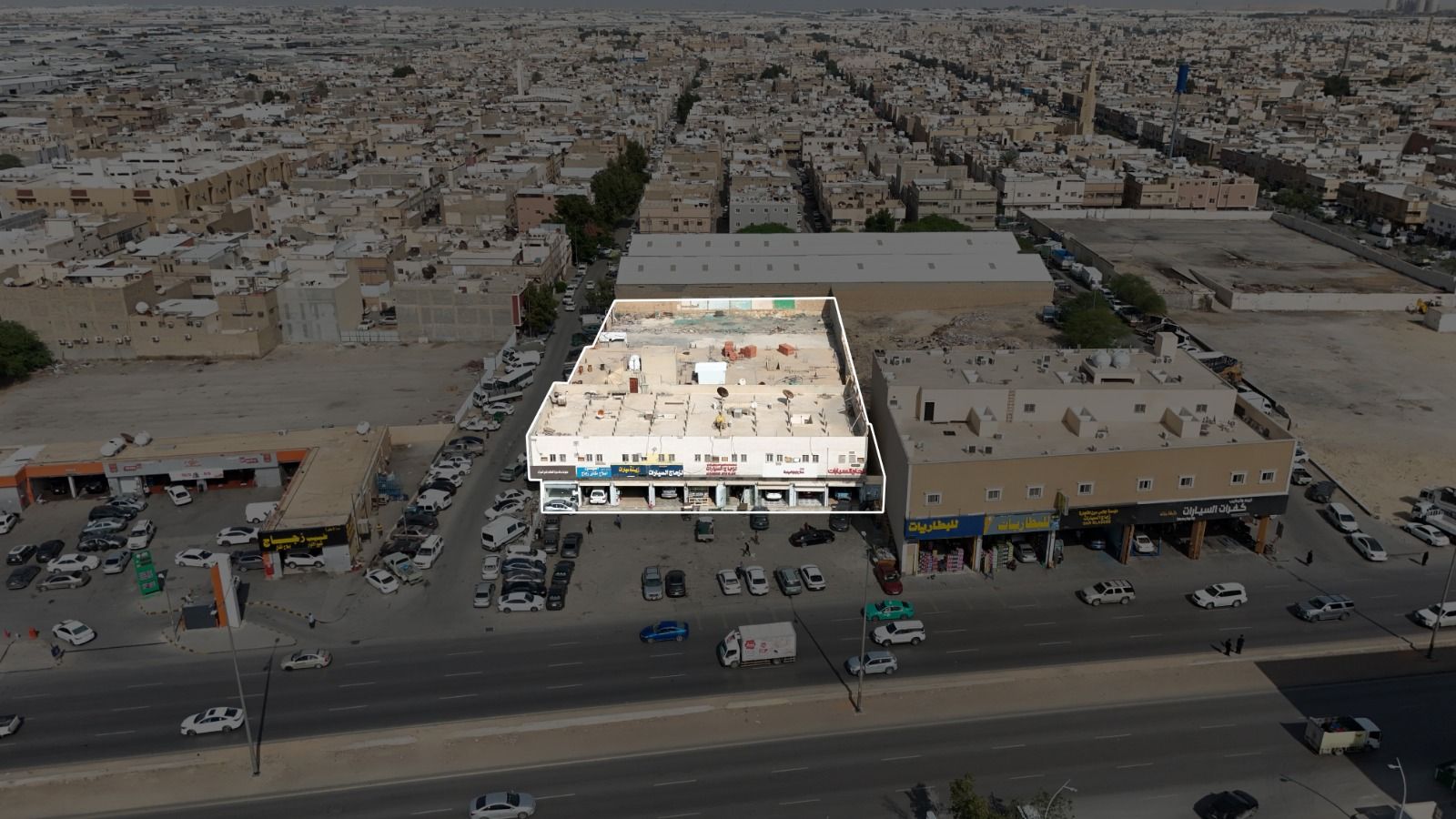 عمارتين سكنية تجارية وملحق ارضي في حي الخالدية بمدينة الرياض بصك 510184000679