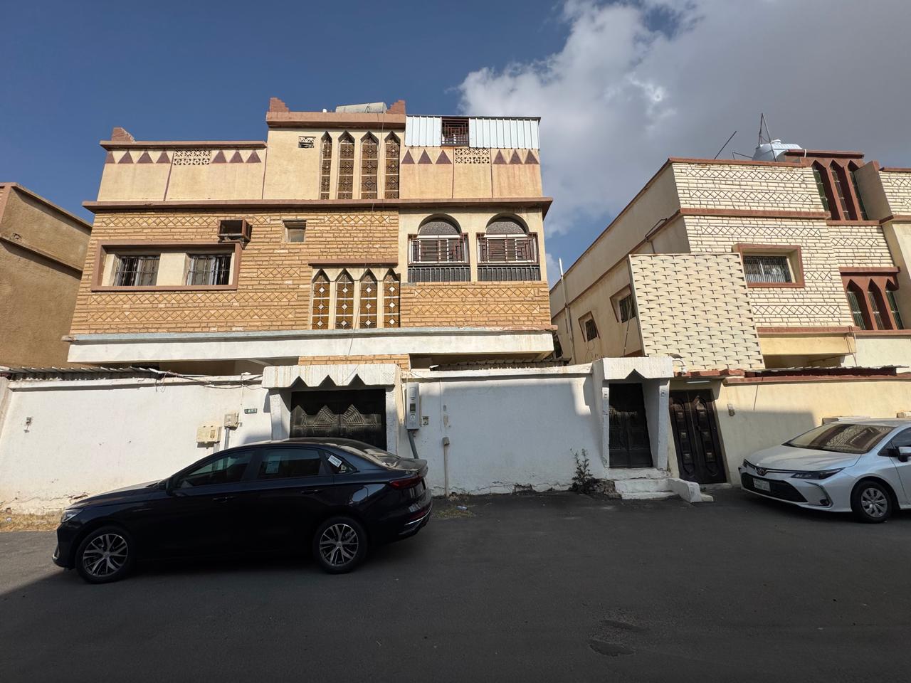 فيلا سكنية - جنوب خط المطار - بمساحة 225 متر مربع - خميس مشيط
