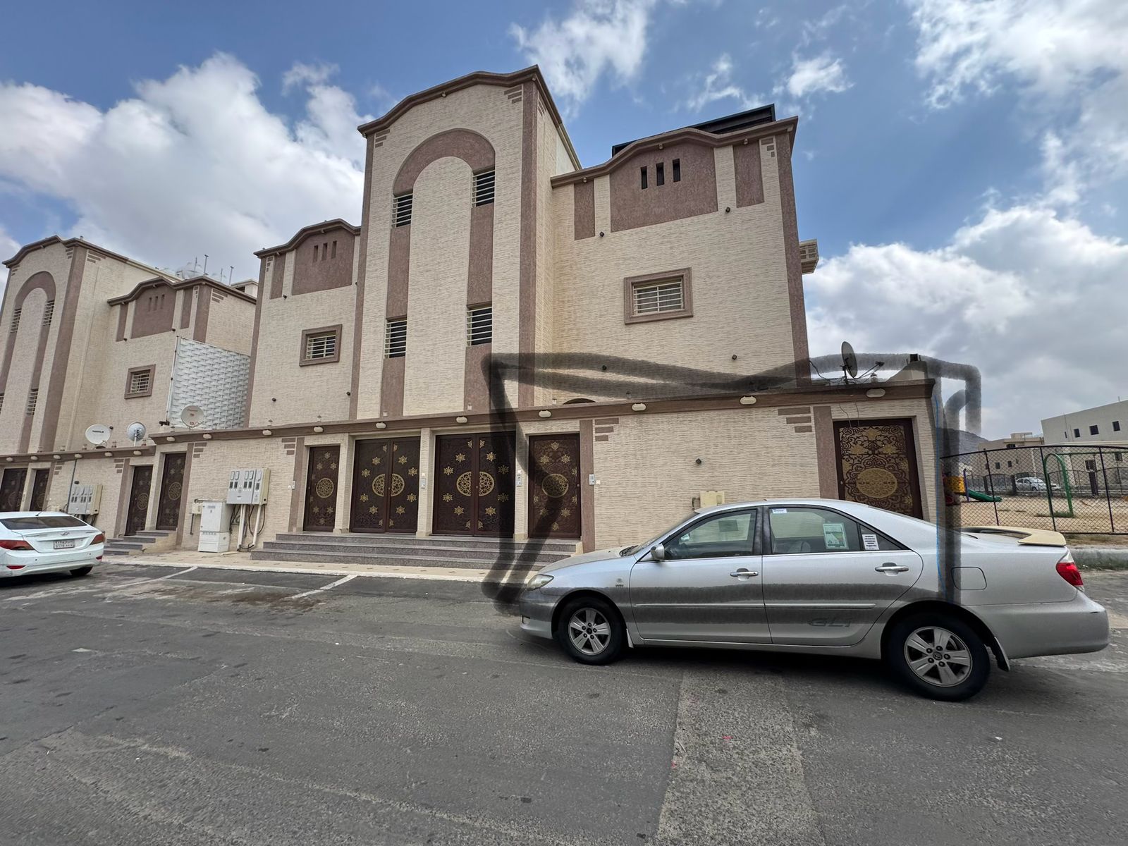 شقة سكنية - حي العزيزية - بمساحة 207.32 متر مربع - احد رفيده