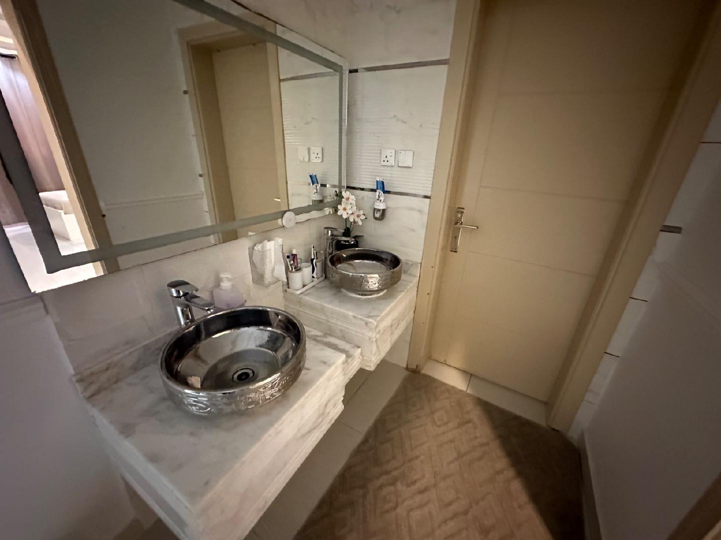 شقة سكنية ( مؤجرة ) بمساحة 216.91 م ( الطائف - القطبية الغربية ) بصك رقم 594232001480