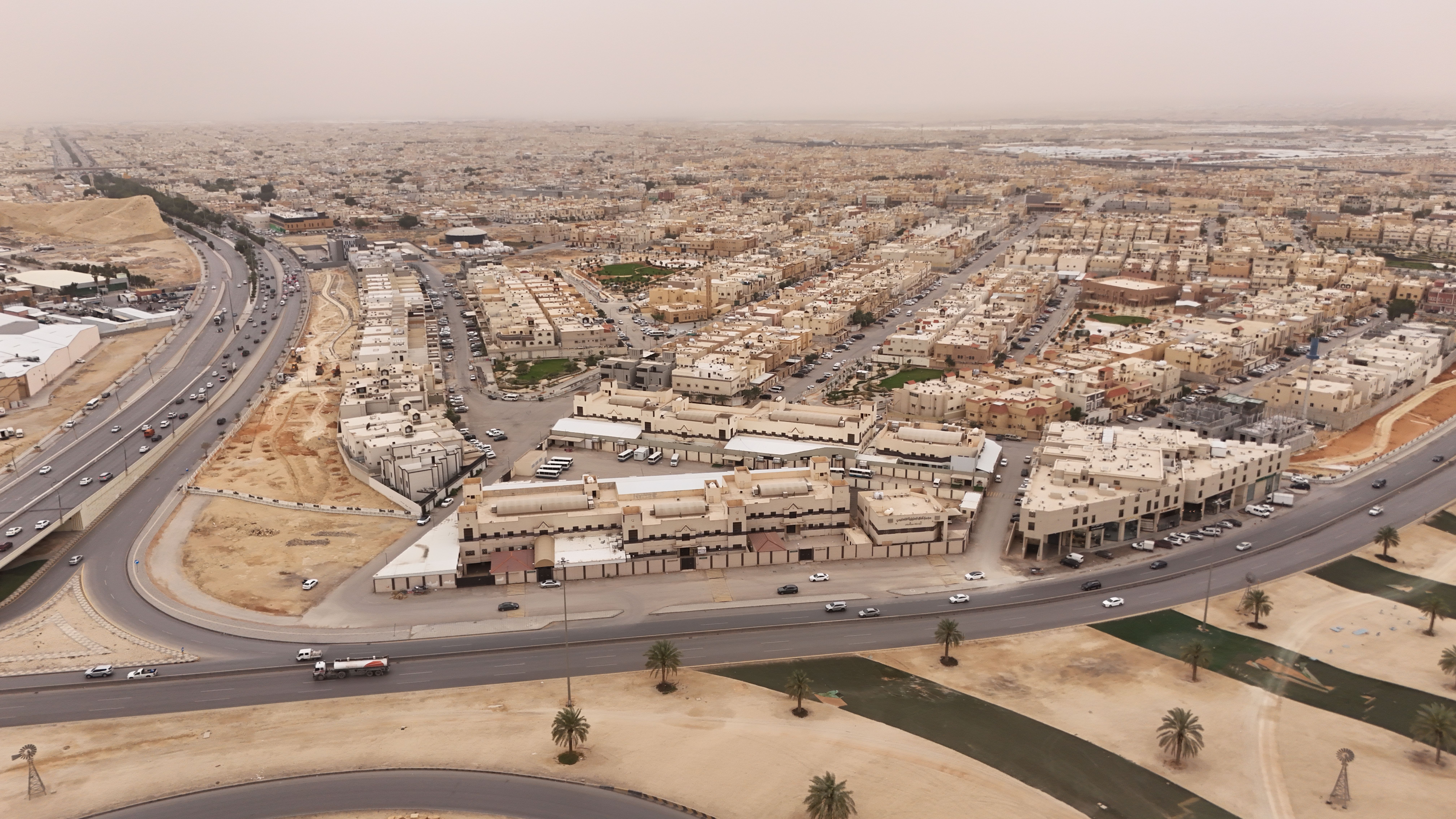مجمع التعليمي حي العزيزية بمساحة 18,573 متر مربع