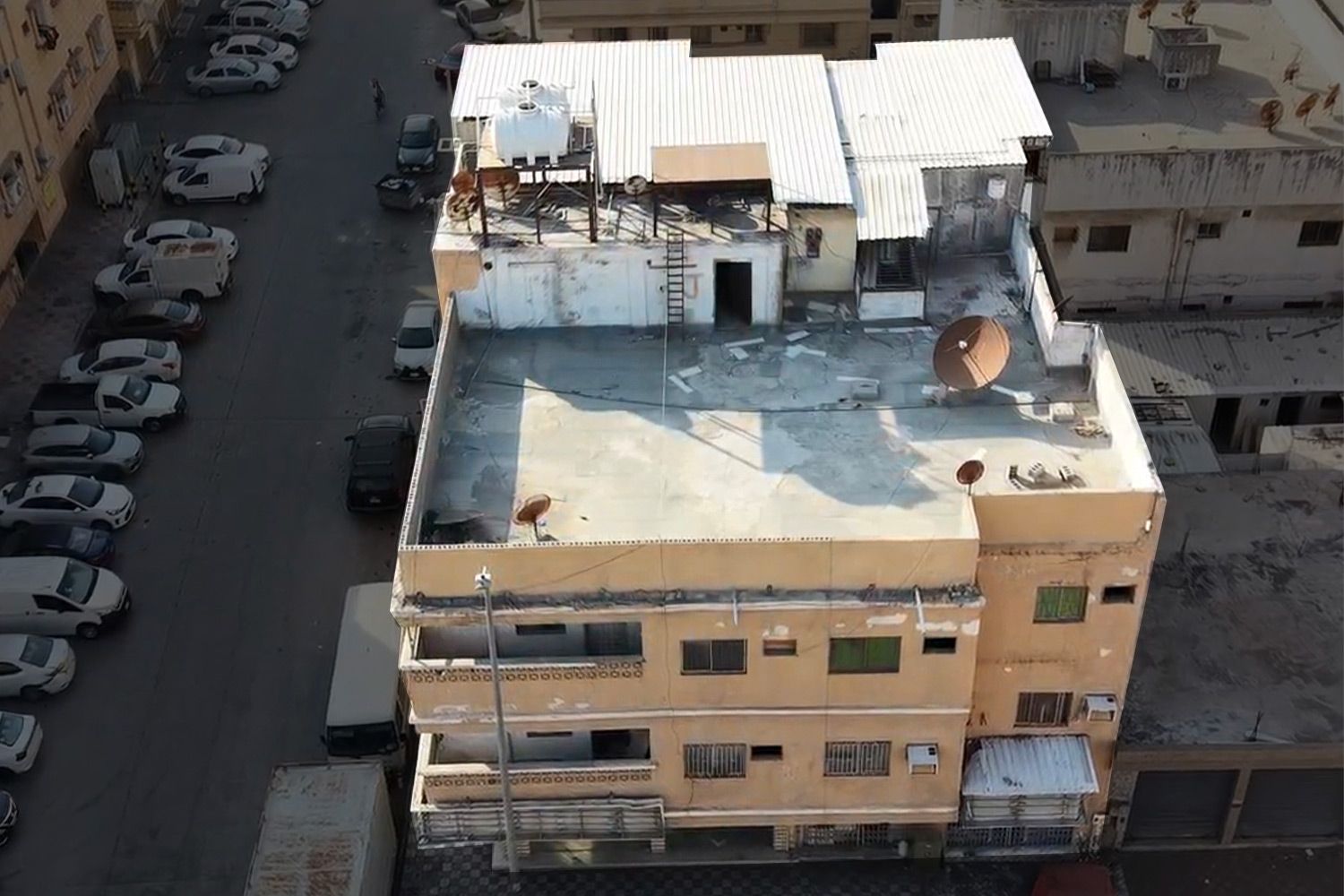 عمارة تجارية بحي البادية \صك رقم 330111001619